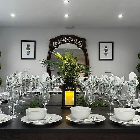 The Cheshire Gathering - Sleeps Up To 30 With Hot Tub เชสเตอร์ ภายนอก รูปภาพ